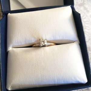 14k white gold with 1/3CT Diamond engagement ring